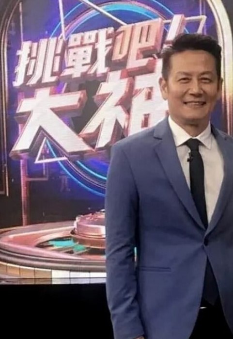 女儿卖萌发骚自拍和爸爸做爱 - NextXKO